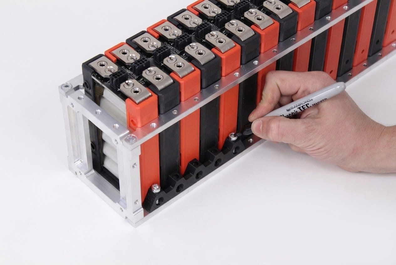 Torquing retainer fastener with proper technique